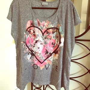 Plus size top from Avenue. Size 18/20 gently used.